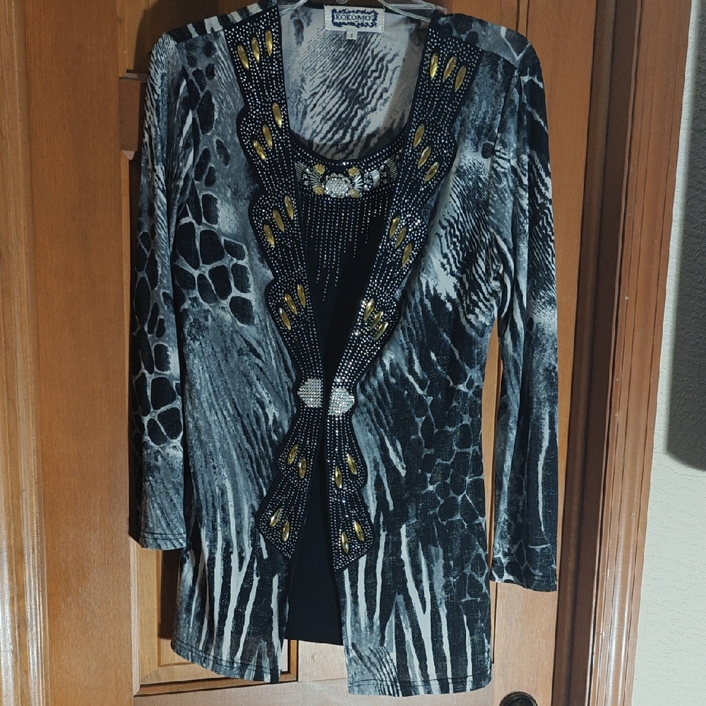 Luxurious Black and Gray Blazer with Gold Details